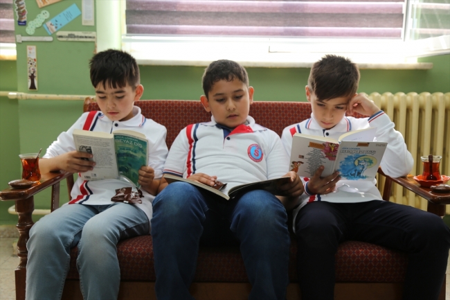 Eskişehir'de ortaokul öğrencileri kendi kıraathanelerini kurdu